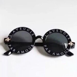 L'Aveugle Par Amour Round Bee Vintage Word Letter Black Unisex Sunglasses